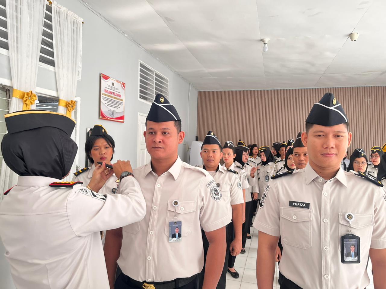 Penyematan Pangkat Baru, Wujud Penghargaan Atas Dedikasi Pegawai Lapas Kelas IIA Pekanbaru